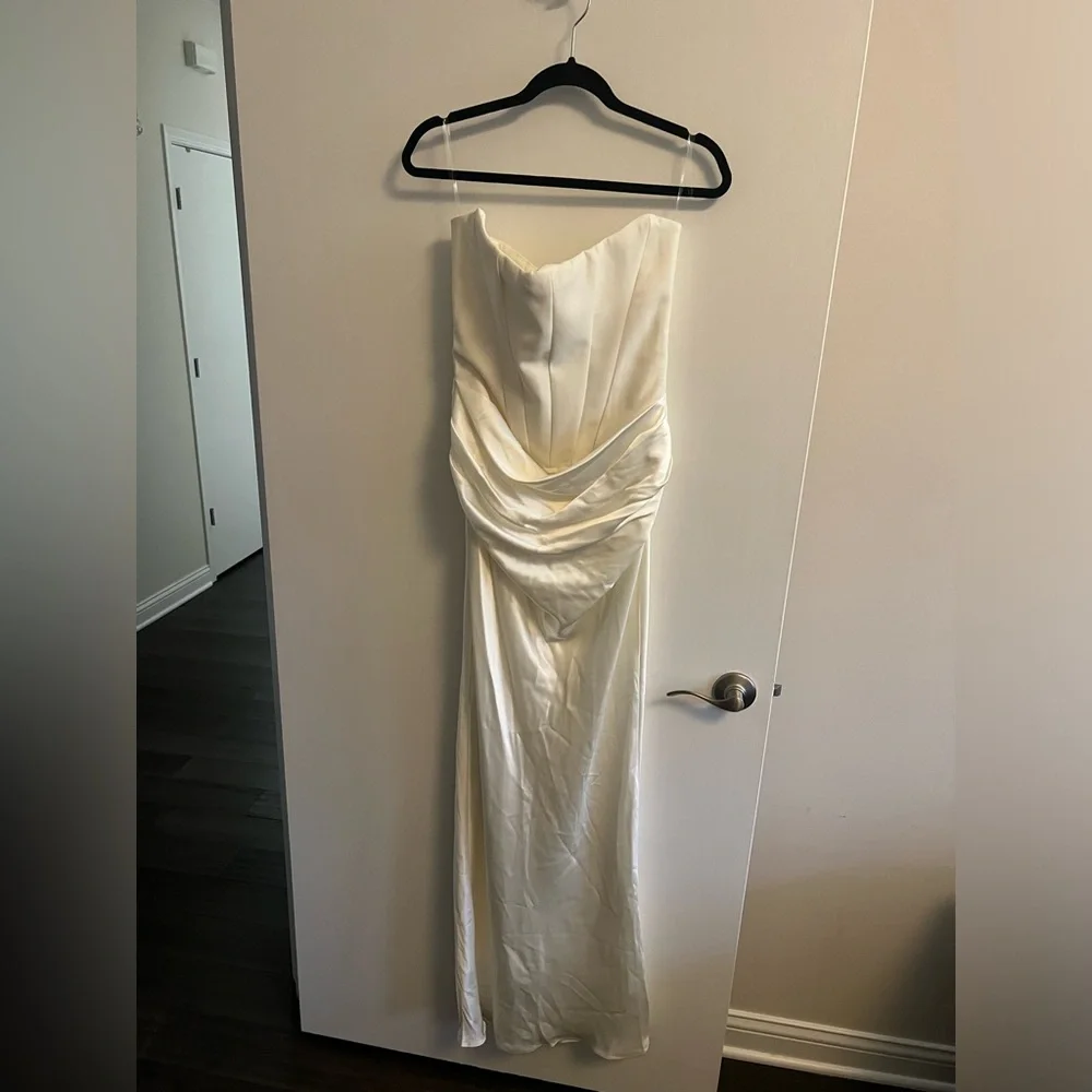 House of CB White Maxi Dress - Picture 3 of 8